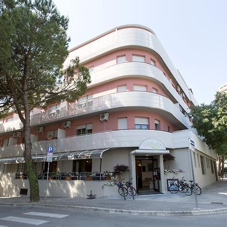 Aparthotel Carinzia Lignano Sabbiadoro Eksteriør bilde