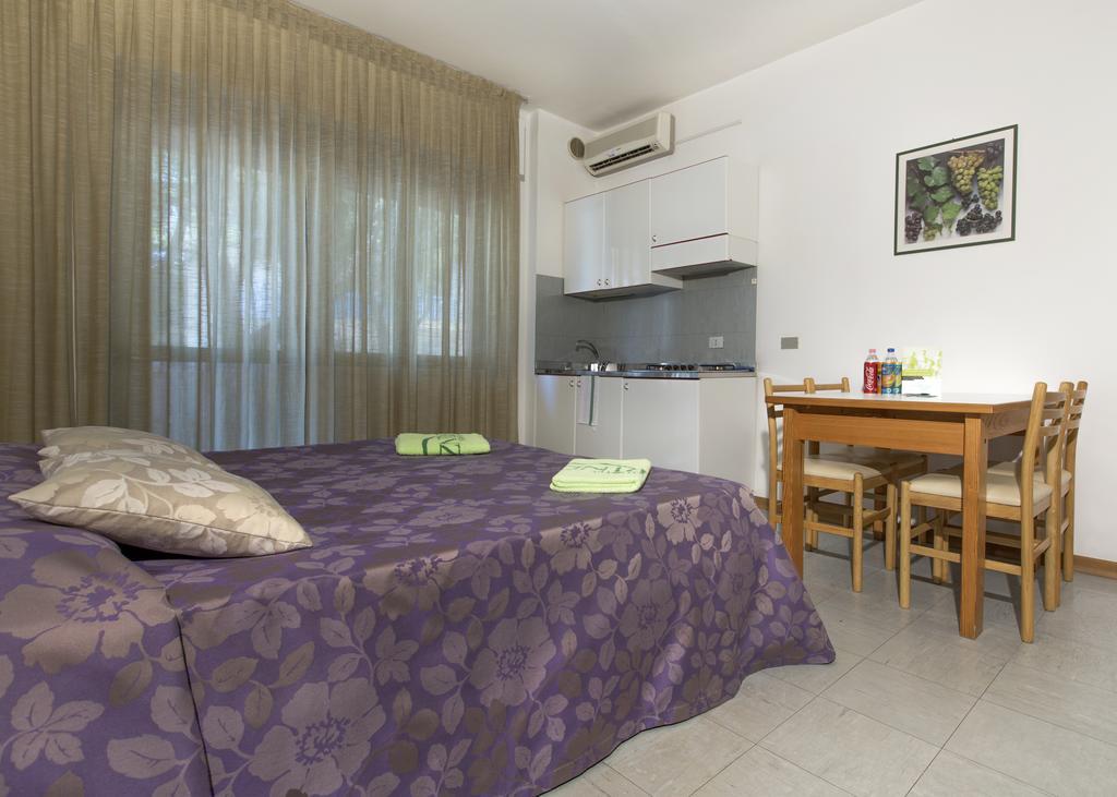 Aparthotel Carinzia Lignano Sabbiadoro Eksteriør bilde