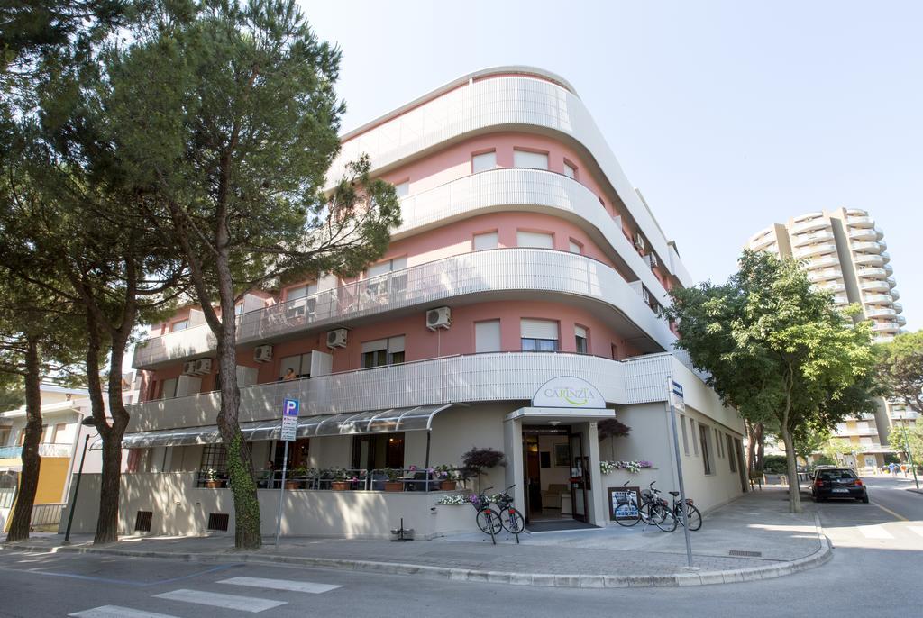 Aparthotel Carinzia Lignano Sabbiadoro Eksteriør bilde